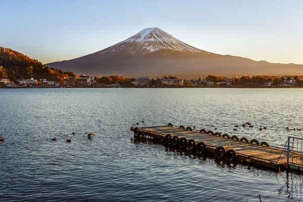 Mt. fuji içinde göl kawaguchiko, Japonya — Stok fotoğraf