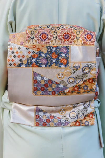 Tylnych widok tradycyjny japoński kimono blady fiolet — Zdjęcie stockowe