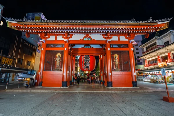 Ворота Каминаримона в храме Сенсодзи в Токио — стоковое фото