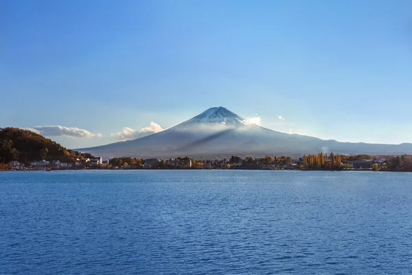 Mt. fuji am kawaguchiko-see in japan — Stockfoto