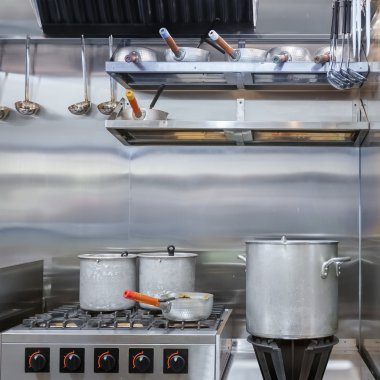 Bir restoranda profesyonel mutfak
