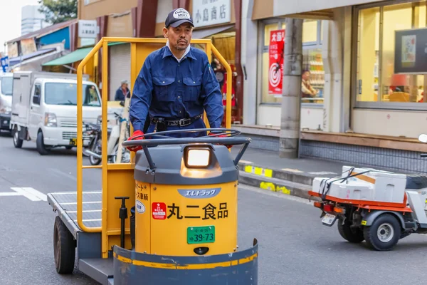 日本工人在东京筑地市场 — 图库照片