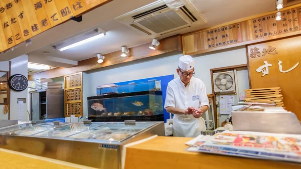 Chefe de sushi japonês — Fotografia de Stock