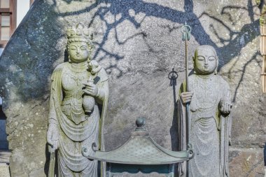 Jizo Bodhisattva Kamakura Hasedera Tapınağı'nda Çin Tanrıçalarına heykeli ile