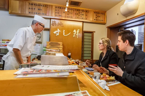 Japonské sushi kuchař — Stock fotografie