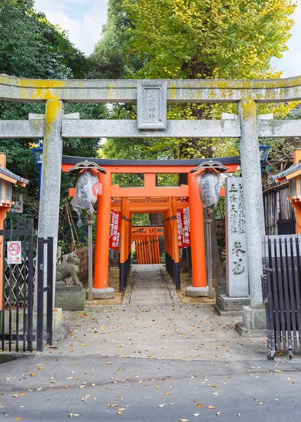 Santuário de Hanazono Inari no Parque Ueno em Tóquio — Fotografia de Stock