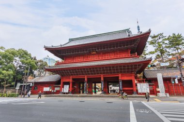 Zojoji temple'nın ana kapısına