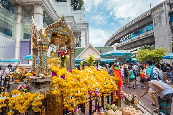 Le sanctuaire Erawan à Bangkok — Photo