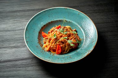 Domatesli ve kıymalı makarna soslu iştah açıcı. İtalyan mutfağı