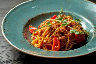 Domatesli ve kıymalı makarna soslu iştah açıcı. İtalyan mutfağı