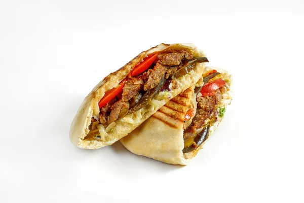 Appetizing Pita Com Pimentas Jalapeno Molho Vermelho Legumes Carne Isolada — Fotografia de Stock