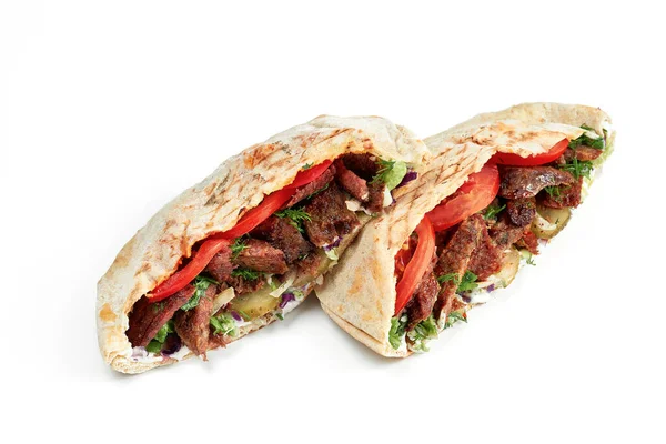 Pita Sandwich Mit Shawarma Fleisch Rindfleisch Tomaten Und Gurken Isoliert — Stockfoto