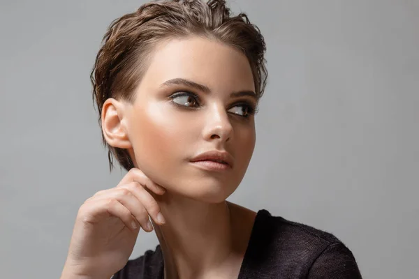 Piękna Skóra Młoda Kobieta Twarz Zamyka Się Zdrowe Włosy Makijaż — Zdjęcie stockowe
