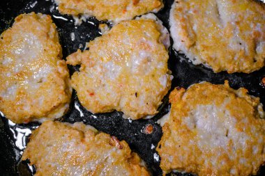 Yakın çekim yaparken patatesli gözleme.