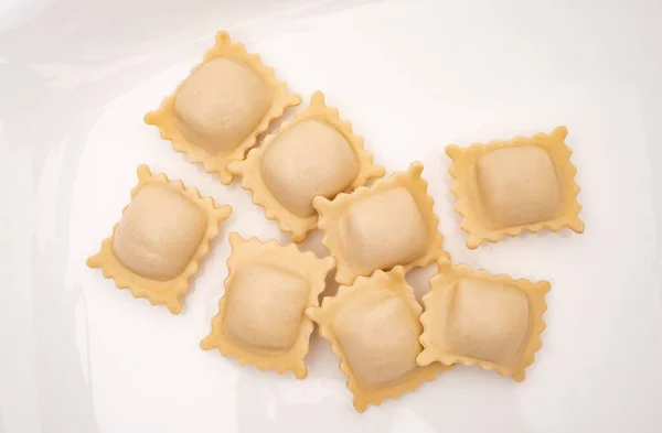 Ravioli Cuadrados Pasta Sobre Fondo Blanco Claro —  Fotos de Stock