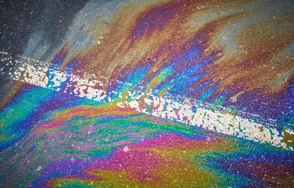 Разлив Нефти Фоне Асфальтированной Дороги Текстуре Масштабное Пятно Масла Асфальте — стоковое фото