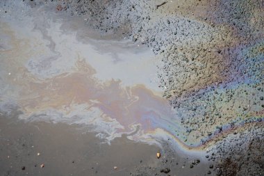 Motor yağı ya da benzinin soyut arkaplanı. Yağ tabakası