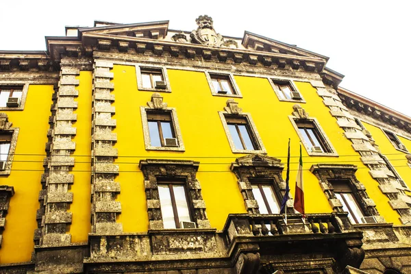 Yellow Building — Stock Photo, Image