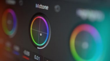 Renk derecelendirme yakın çekim. Video veya fotoğraf sonrası çekimleri. Profesyonel fotoğraf ve video düzenleme yazılımı. Color Midtone 'la çalışıyorum. DaVinci azmi. HDRI.