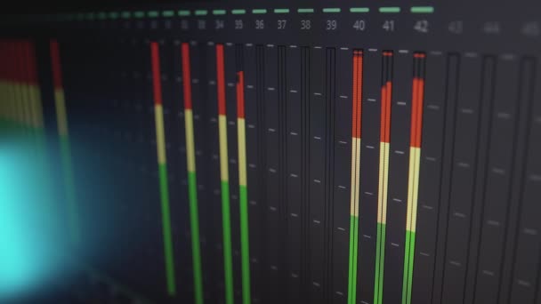 Audio track equalizer. Werken met geluid in het bewerkingsprogramma. Professionele audio- en videobewerkingssoftware. — Stockvideo