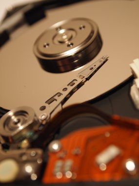 sabit disk kafası ve plaka
