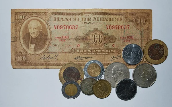 Мексиканские монеты и банкноты Лицензионные Стоковые Фото