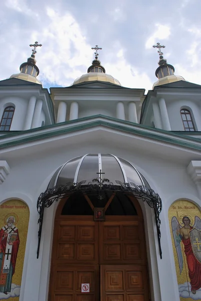 Ucrania - Crimea - Yalta - Iglesia del Arcángel Miguel — Foto de Stock