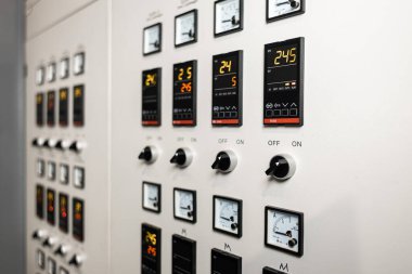 Fabrikadaki bir çok düğme