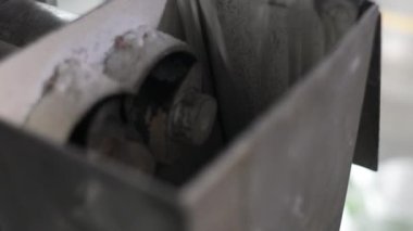 Fabrikadaki çoklu filament polipropilen ipliklerinin üretimi için sıra