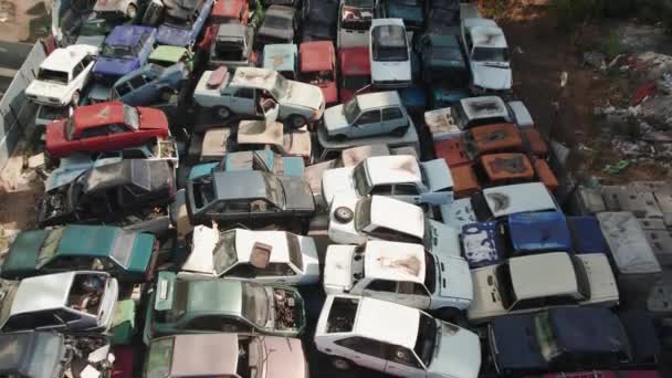 Aerial view of the Soviet car dump. 4K shooting from above on piles of rusting cars. — Stock Video