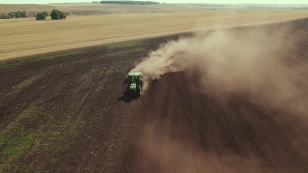 4K aerial video footage of a tractor plowing a field. Cultivating the soil after the harvest season and preparing for winter — Stock Video