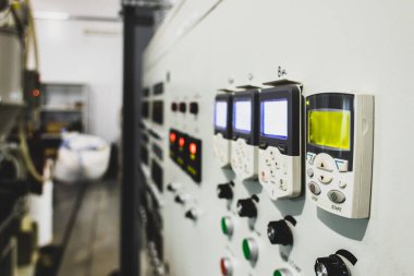 Fabrikadaki bir çok düğme