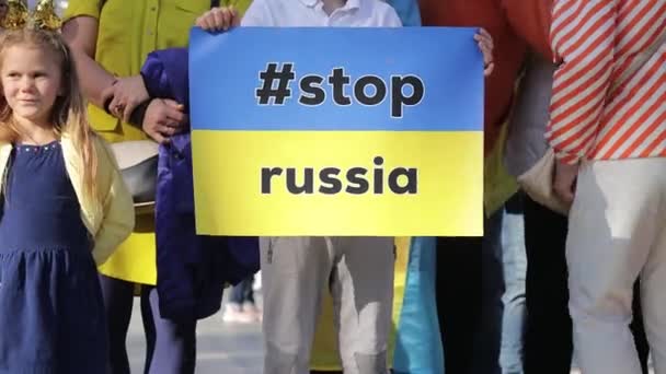 Alanya, Turkey. February 26, 2022: Stop war. demonstration of Ukrainian people against the entry of Russian troops, solders into Ukraine, against Putin. The War in Europe — Stock Video