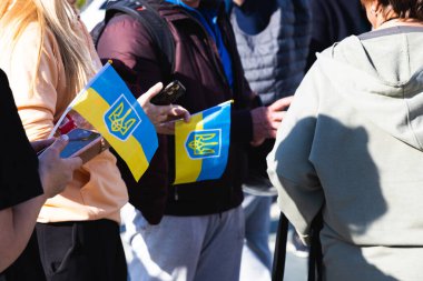 Savaşı durdurun. Ukrayna halkının Rus birliklerinin, askerlerin Ukrayna 'ya, Putin' e karşı girişine karşı bir gösteri. Avrupa 'daki Savaş