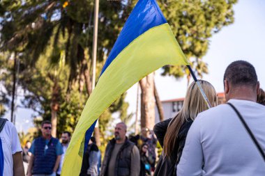 Alanya, Türkiye. 26 Şubat 2022, savaşı durdurun. Ukrayna halkının Rus birliklerinin, askerlerin Ukrayna 'ya, Putin' e karşı girişine karşı bir gösteri. Avrupa 'daki Savaş