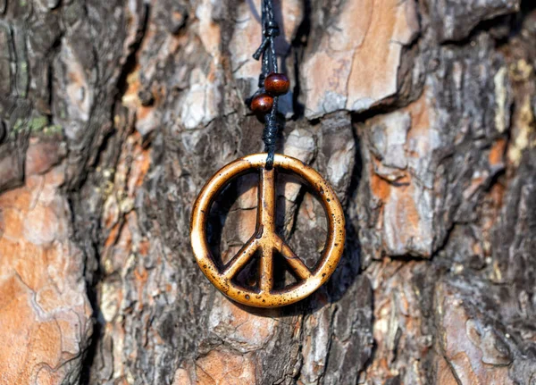 Close Wooden Peace Sign Necklace Tree Trunk Bark Selective Focus — Stock Photo, Image