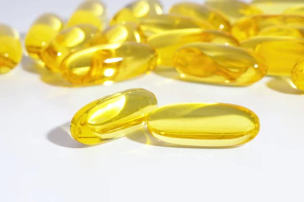 Fish Oil Softgel Capsules Scattered White Table Focus Foreground — 图库照片