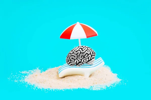 Miniature Anatomical Copy Human Brain Lying Sunbed Sun Umbrella Sandy — 图库照片