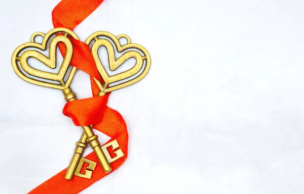 Close Two Vintage Keys Wrapped Together Red Ribbon Neutral Background — Fotografia de Stock