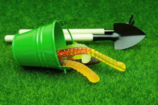 Miniature Bucket Gummy Worms Spade Rake Green Lawn Adding Worms —  Fotos de Stock