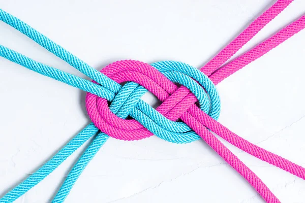 Cordões Trançados Azuis Rosa Amarrados Juntos Uma Forma Infinita Isolada — Fotografia de Stock