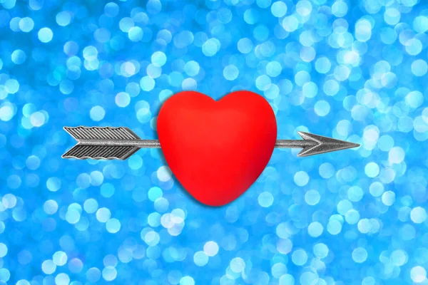 Bow Arrow Passed Red Heart Shape Isolated Defocused Blue Background — Φωτογραφία Αρχείου