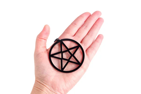 Duży Czarny Pentagram Umieszczony Dłoni Wyizolowanej Białym — Zdjęcie stockowe