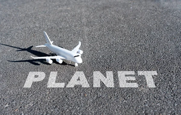 Aeromobili Giocattolo Parola Planet Scritta Sulla Pista Inquinamento Aereo Creativo — Foto Stock