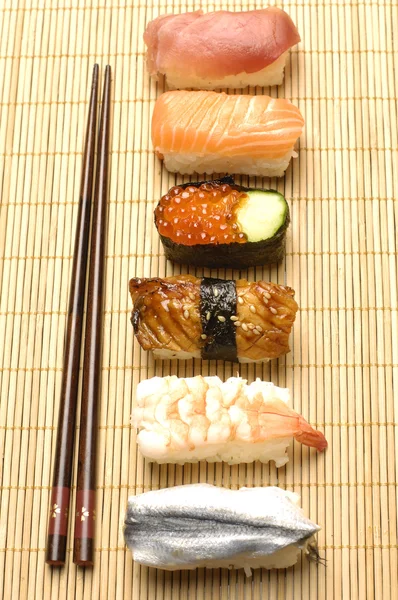 Een rij van sushi — Stockfoto