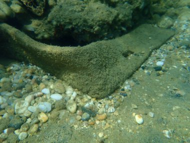 Suyun altında plastik çöp, Ege Denizi, Yunanistan, Halkidiki. Deniz kirliliği.