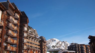 Fransız dağ beldesi Avoriaz 'ın kışın muhteşem mimarisi, Alpler, Fransa