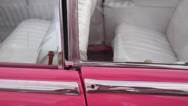 Window Frames Pink Retro Car Close Cuba Havana — Foto de Stock