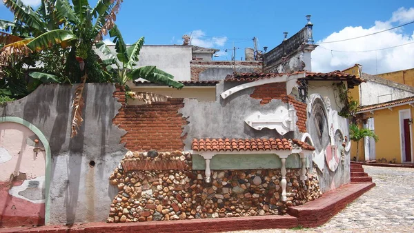建築とサンティ スピリトゥスの景色の美しい要素 キューバ — ストック写真