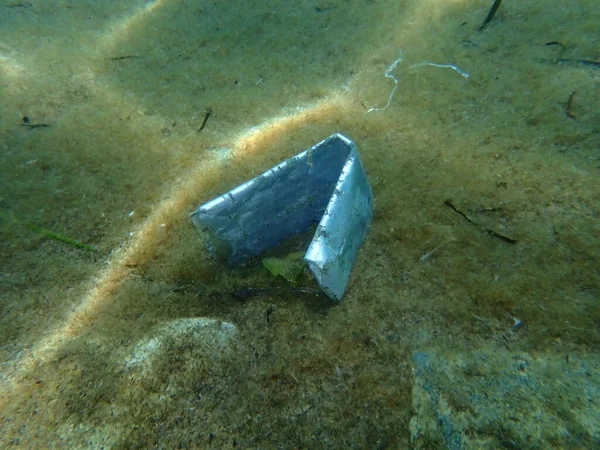 プラスチックごみ水中 エーゲ海 ギリシャ Halkidiki 海の汚染 — ストック写真